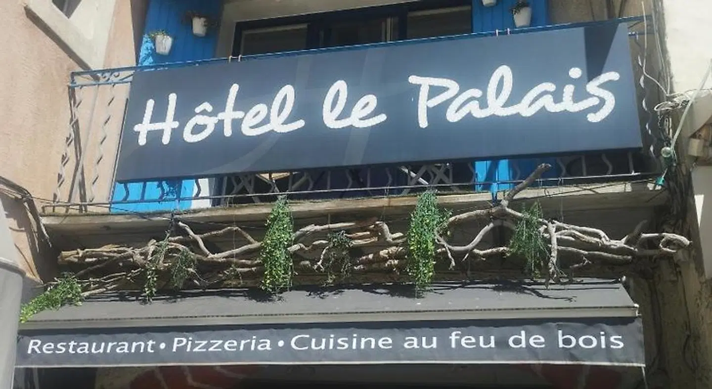 Le Palais EXTERIOR