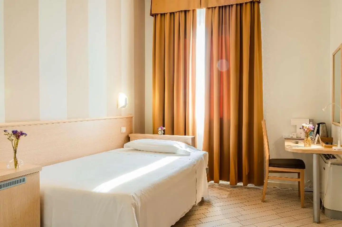 Mirandola ROOM_EXAMPLE