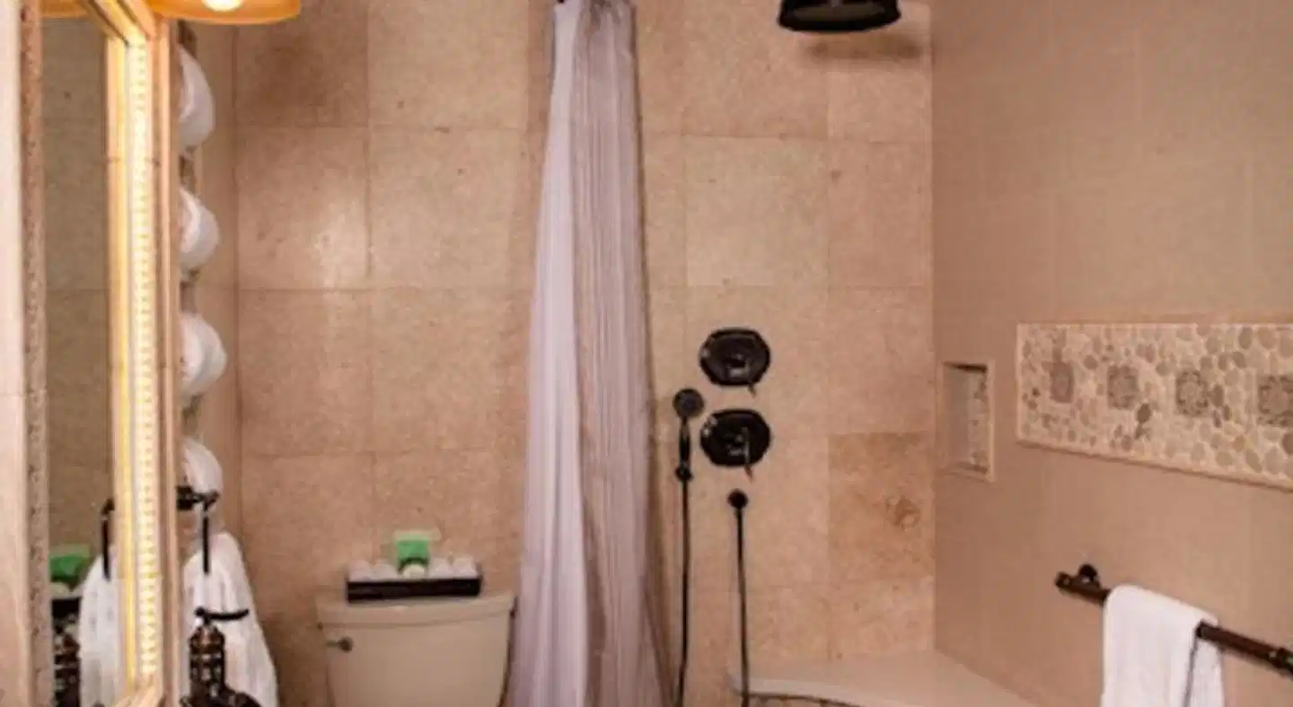 Pantai Inn Badezimmer