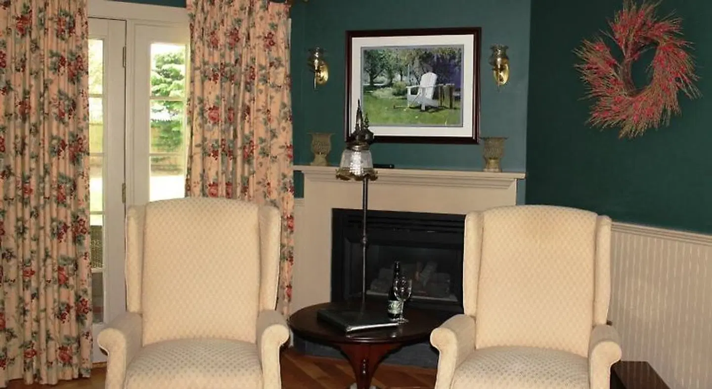 Captain's House Inn ROOM_EXAMPLE