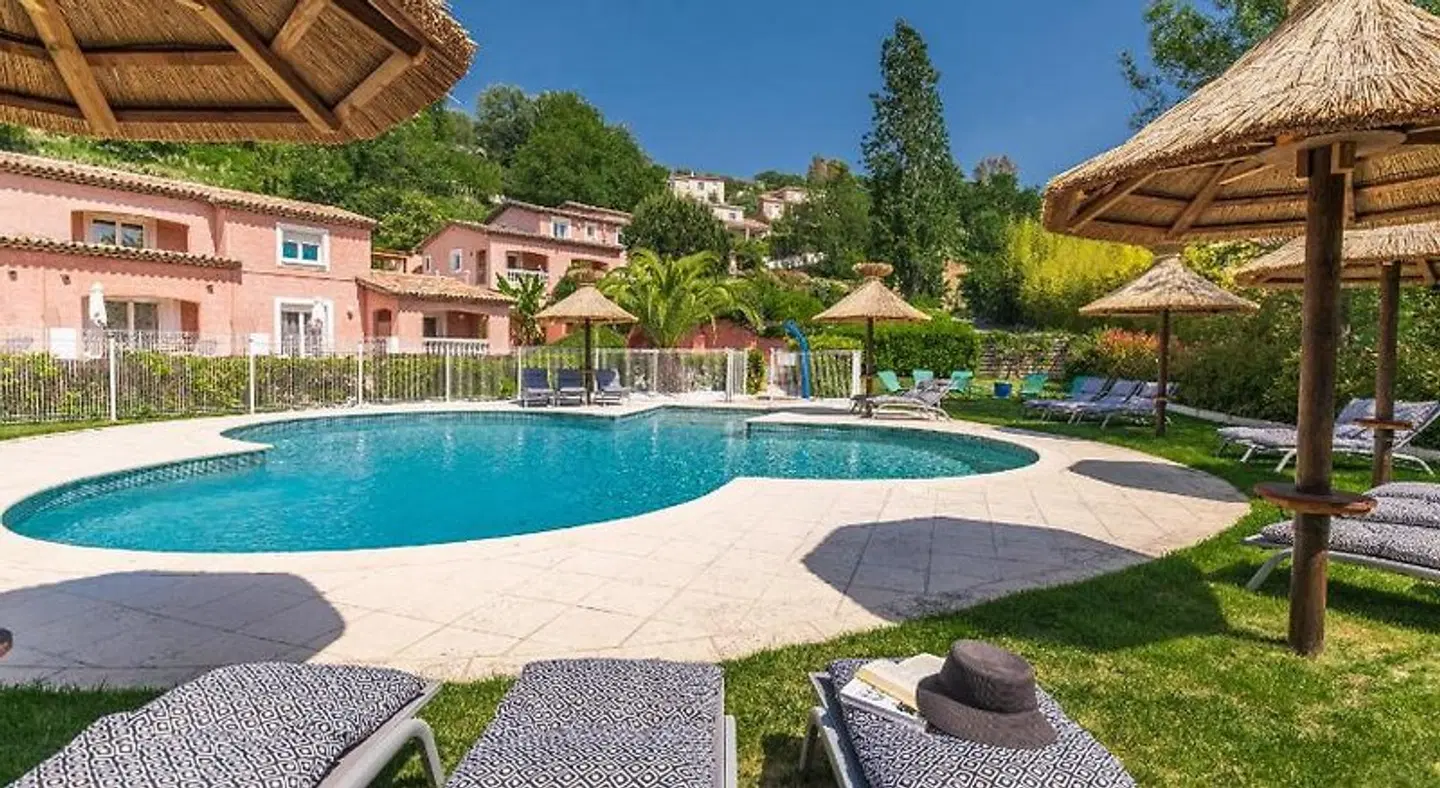 Les Bastides St. Paul OUTDOOR_POOL