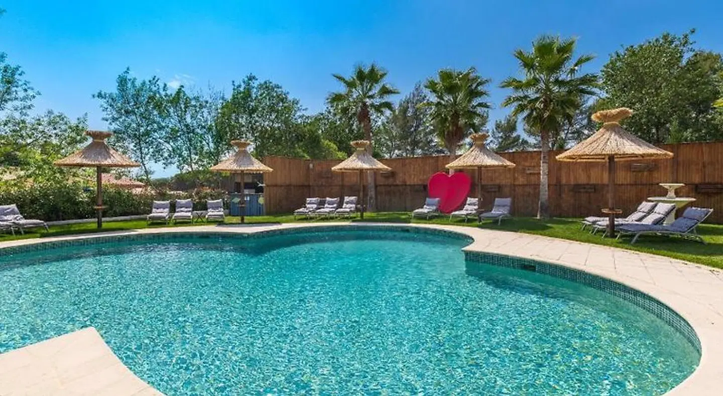 Les Bastides St. Paul OUTDOOR_POOL