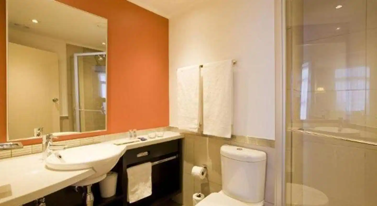 Garden Court Nelson Mandela Boulevard Badezimmer