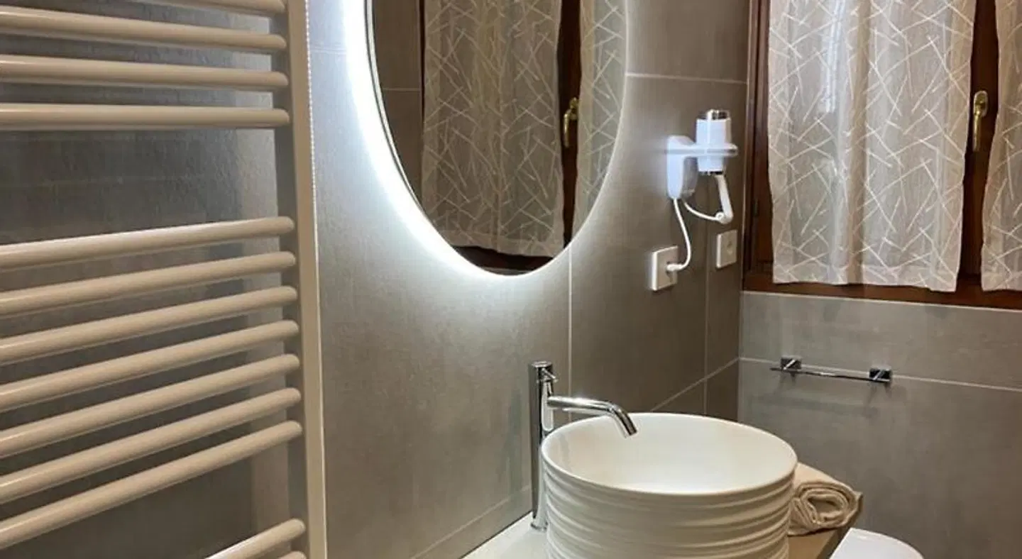 Hotel Villa Maranello Badezimmer