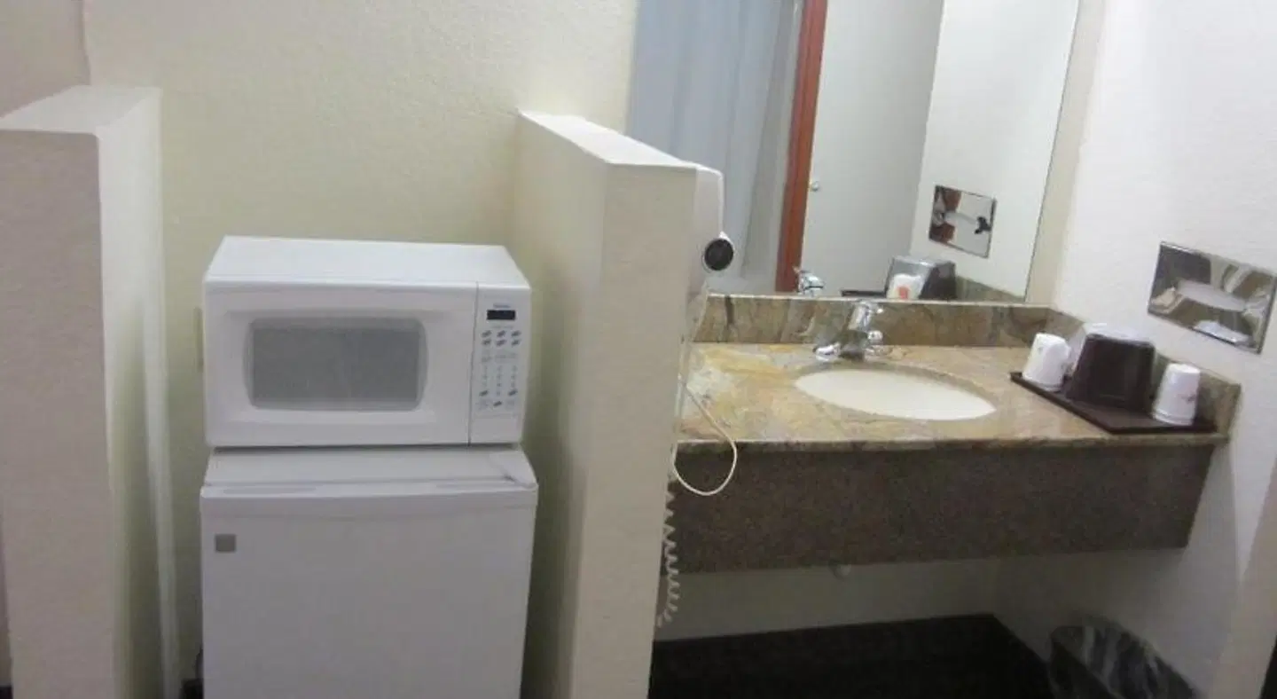 Super 8 by Wyndham Abilene South Badezimmer