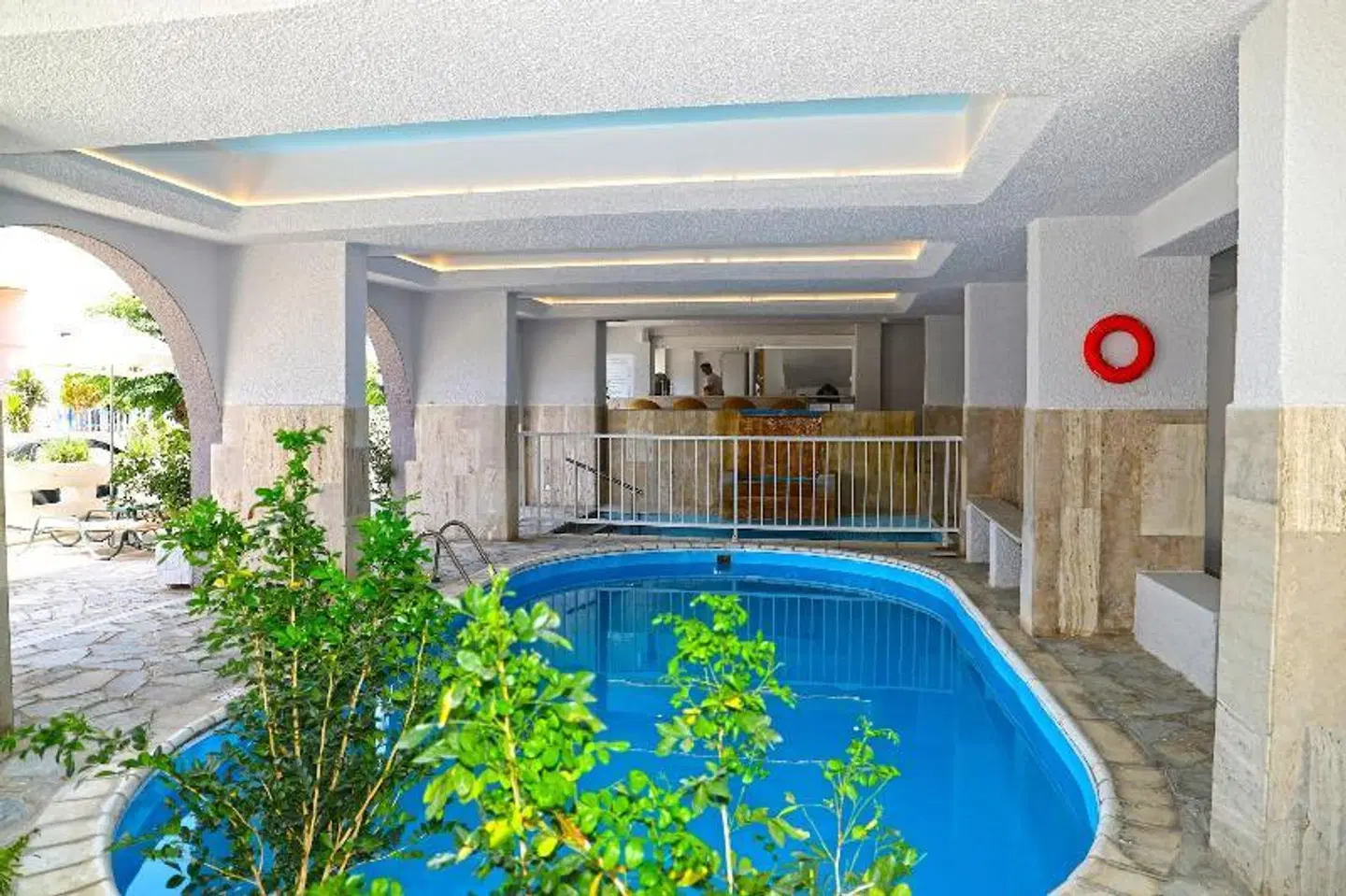 Silver Beach Hotel Hallenbad