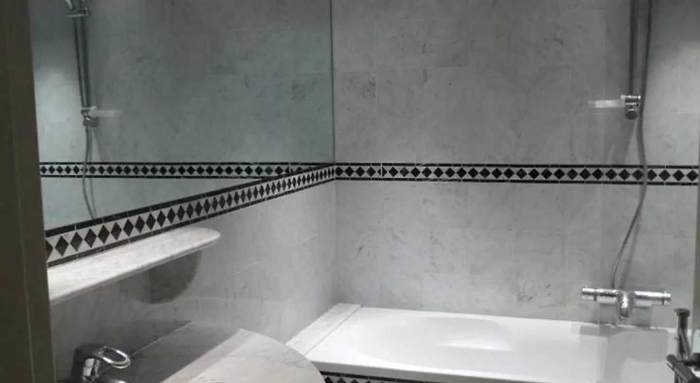 Azur Cannes Le Romanesque Badezimmer
