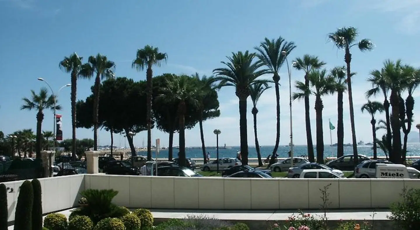 Azur Cannes Le Romanesque OUTDOOR_POOL