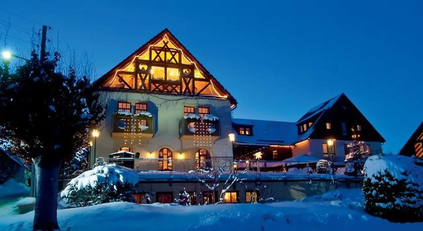 Natur- und Businesshotel NEUE HÖHE EXTERIOR