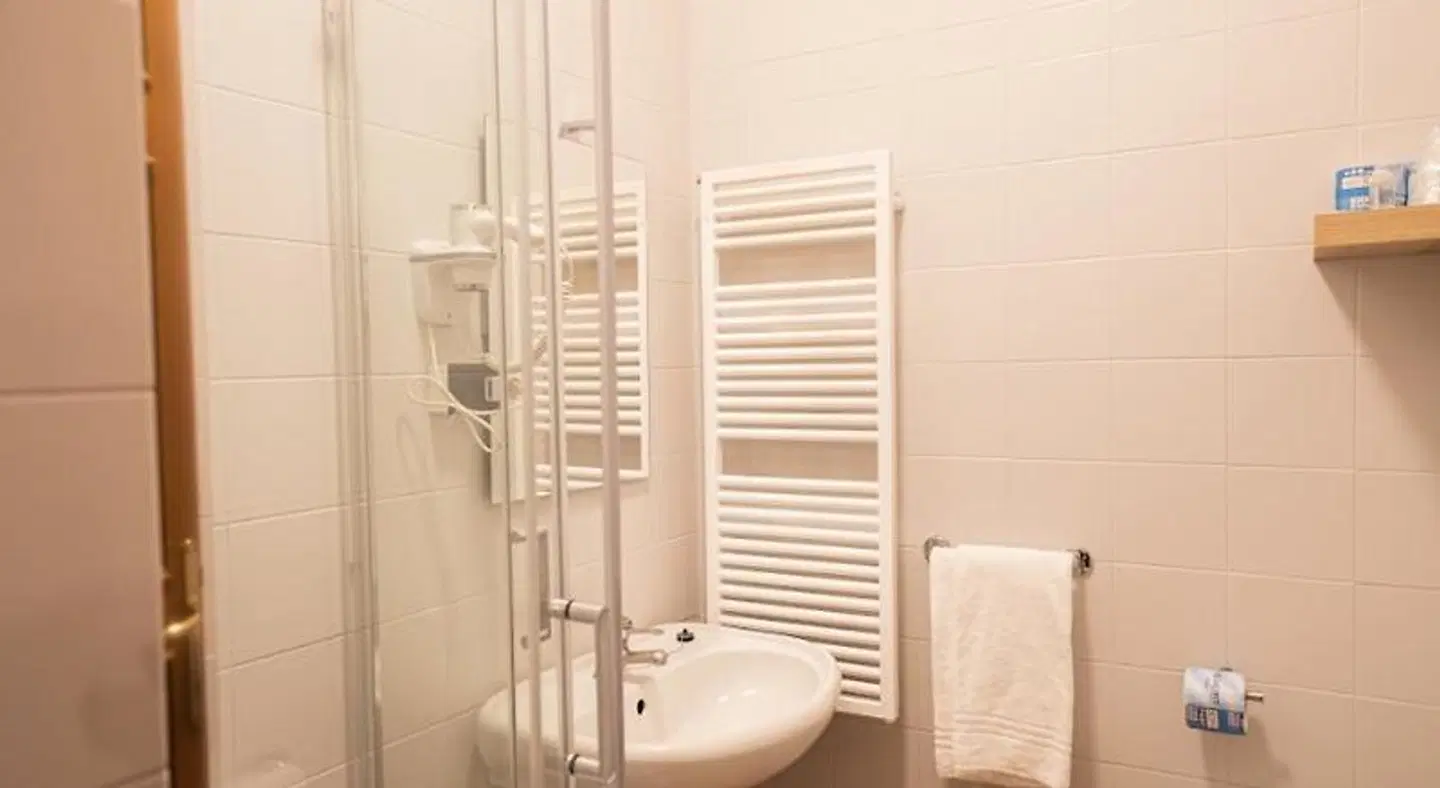 Hotel Tornielli 9 Badezimmer