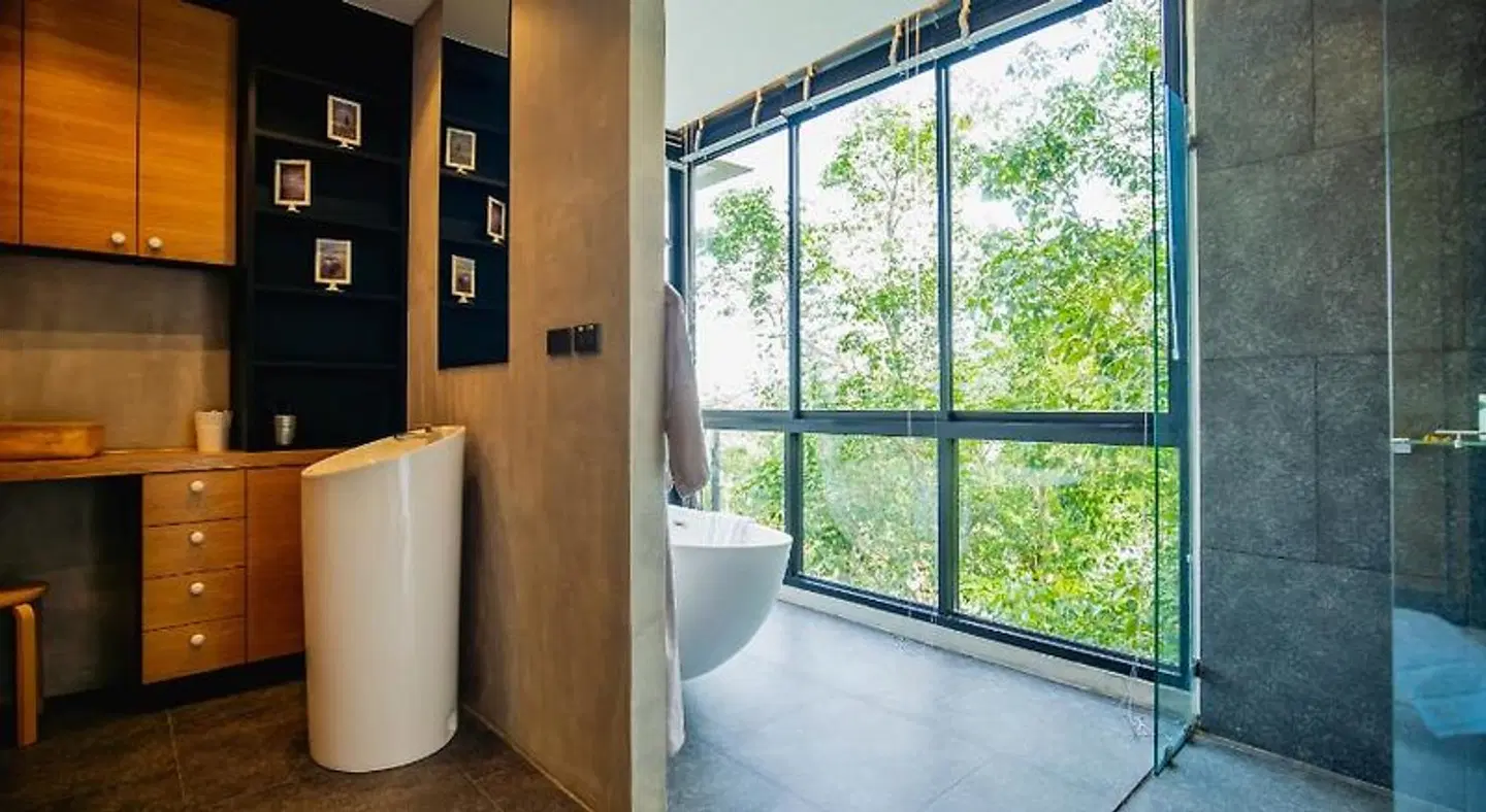 The Wood Natural Park Resort Phuket Badezimmer