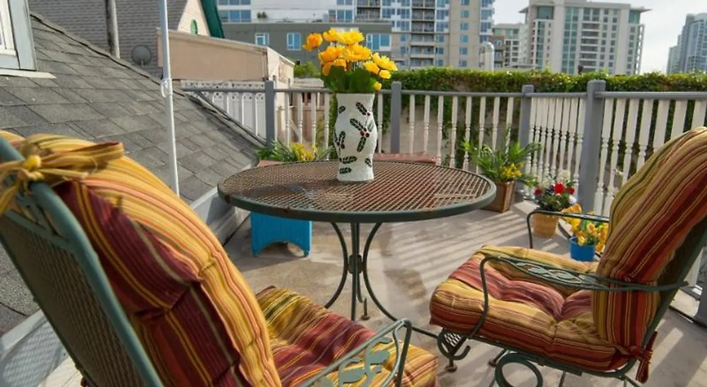 ITH Downtown Adventure Hostel Terrasse