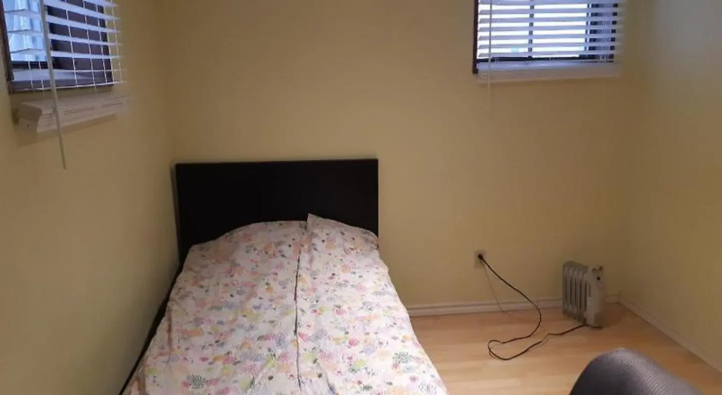 McMaster Accommodations ROOM_EXAMPLE