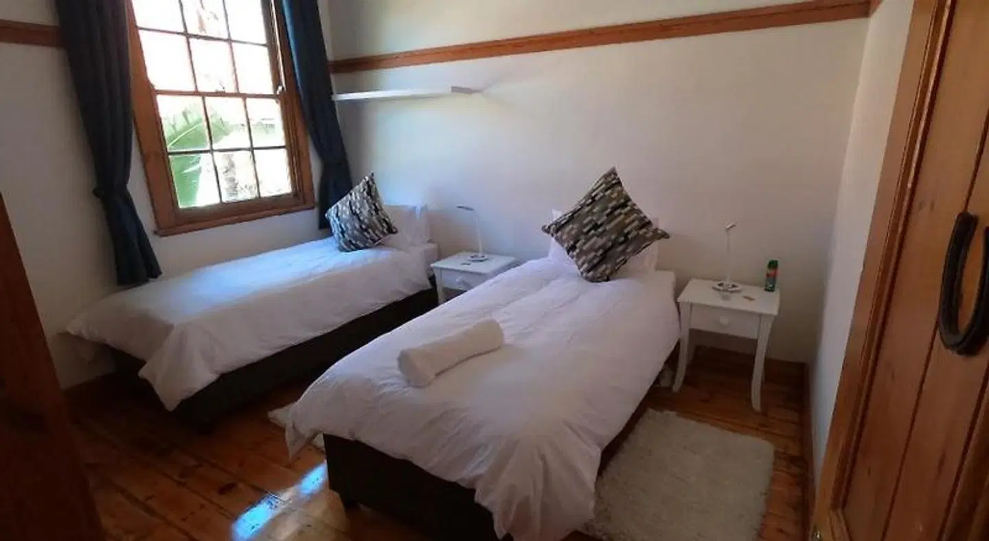Coweys Corner ROOM_EXAMPLE