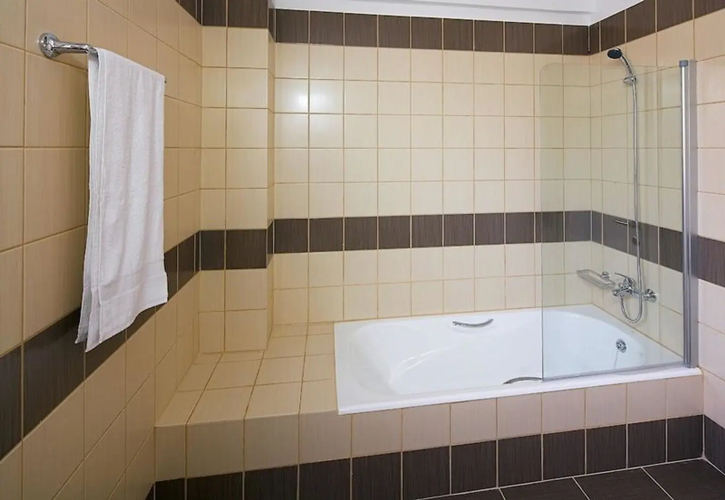 Chloraka Terrace Apartments Badezimmer
