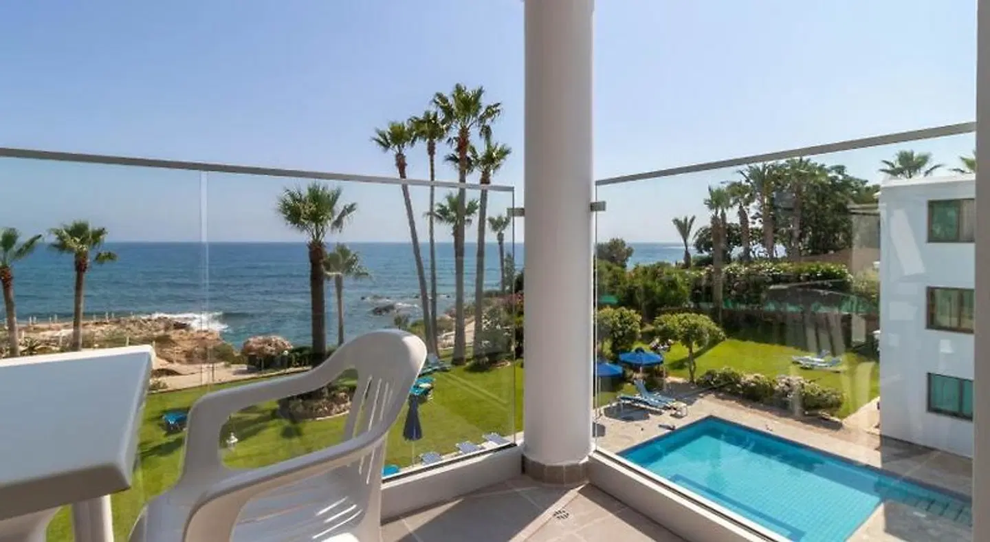 Rododafni Beach Apartments Terrasse