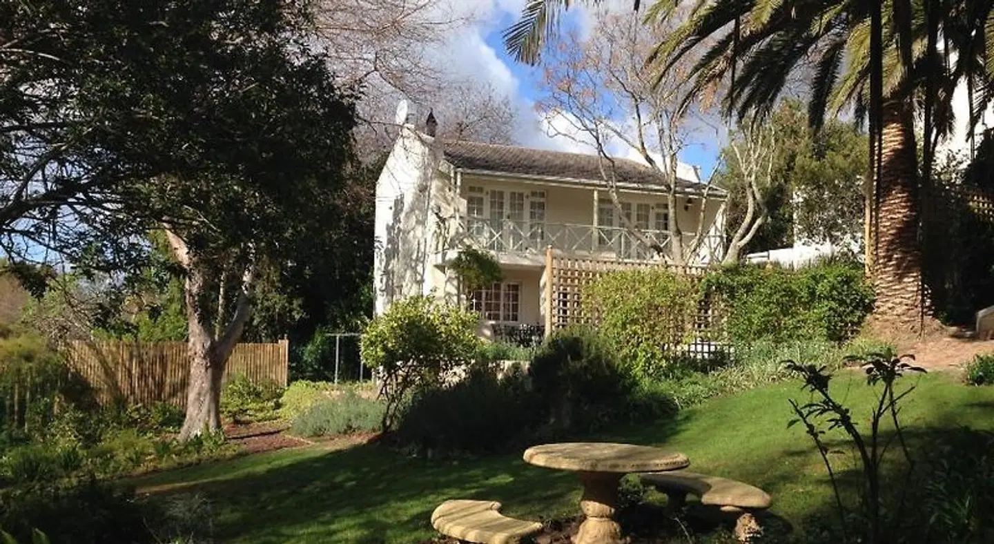 The Studio 33 Strawberry lane EXTERIOR