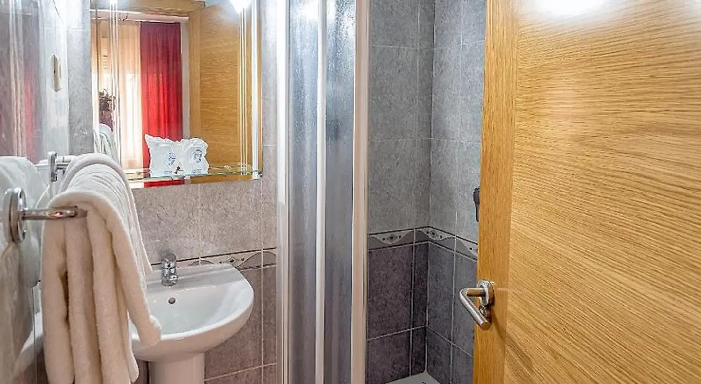 Hostal Real Aranjuez Badezimmer
