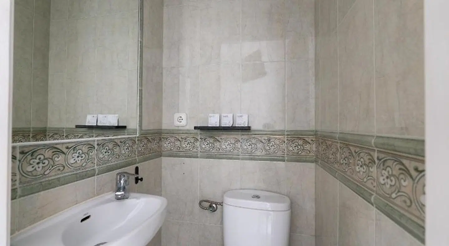 Sitges Beach Hostel Badezimmer