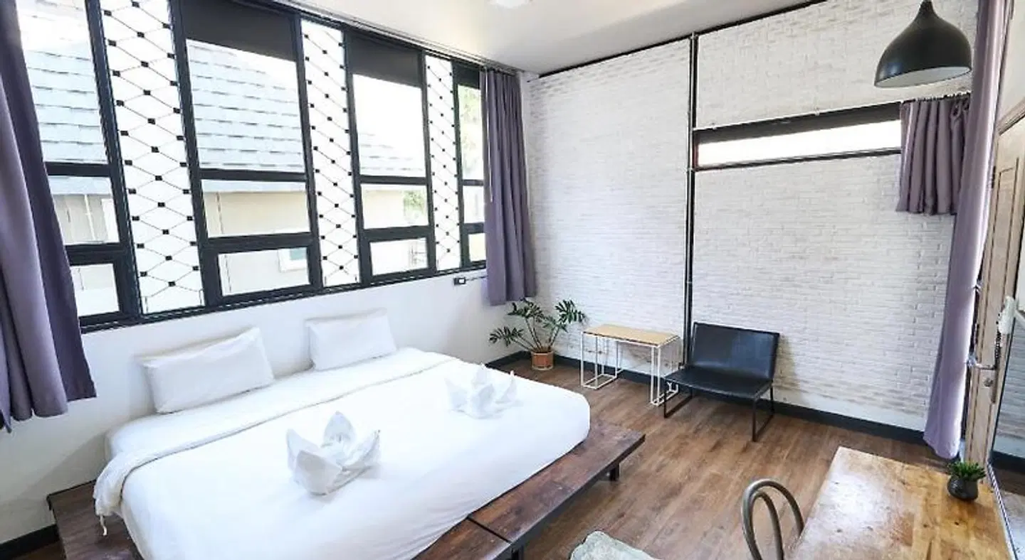 Sherloft Home and Hostel Dormitory Badezimmer
