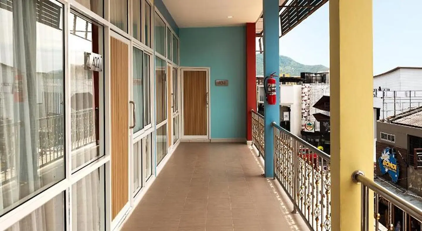 Lenny's LOUNGE_LOBBY