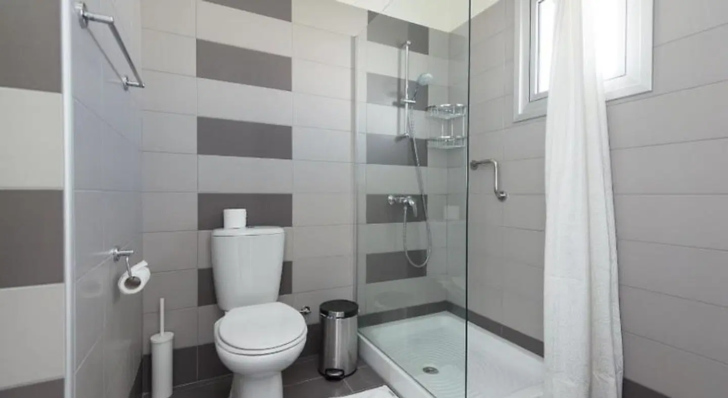 Eligonia Hotel Apartments Badezimmer