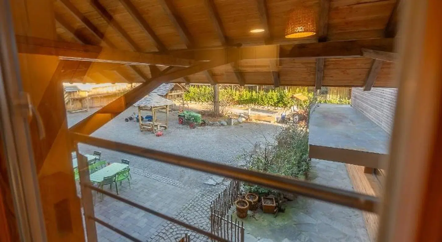 Gut Huegle Erlebnisbauernhof Terrasse