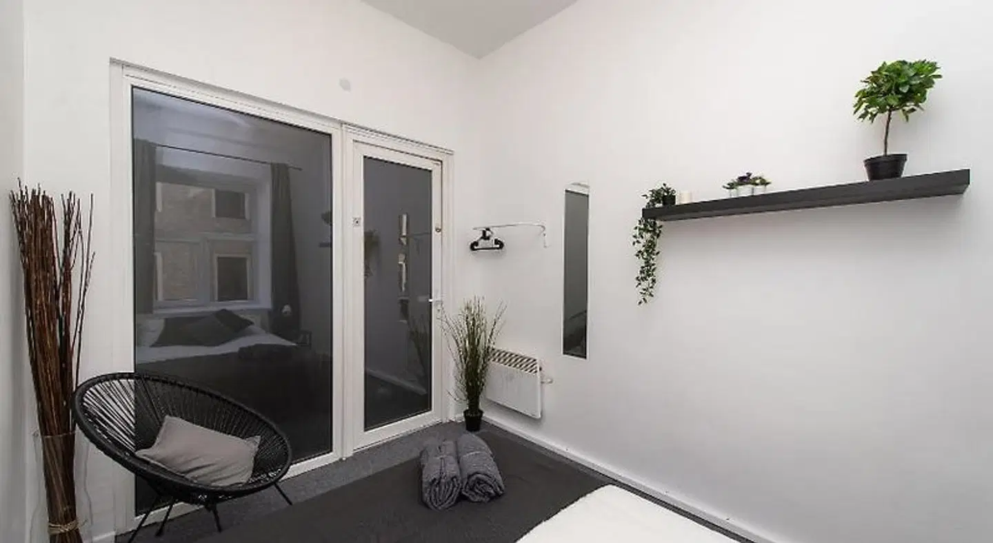 The house black ROOM_EXAMPLE