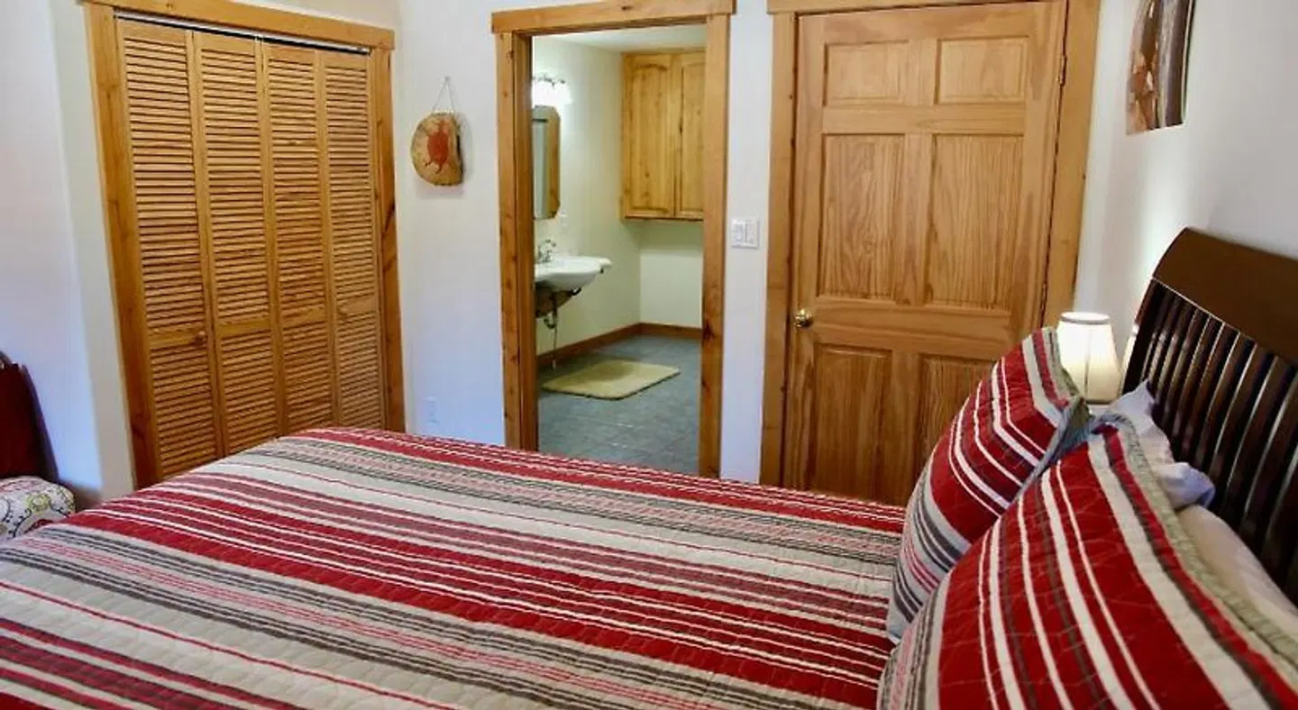 Red Moon Lodge ROOM_EXAMPLE