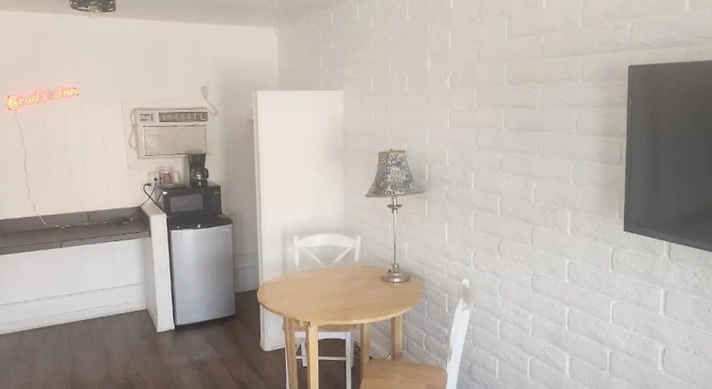 Brad's Desert Inn Badezimmer