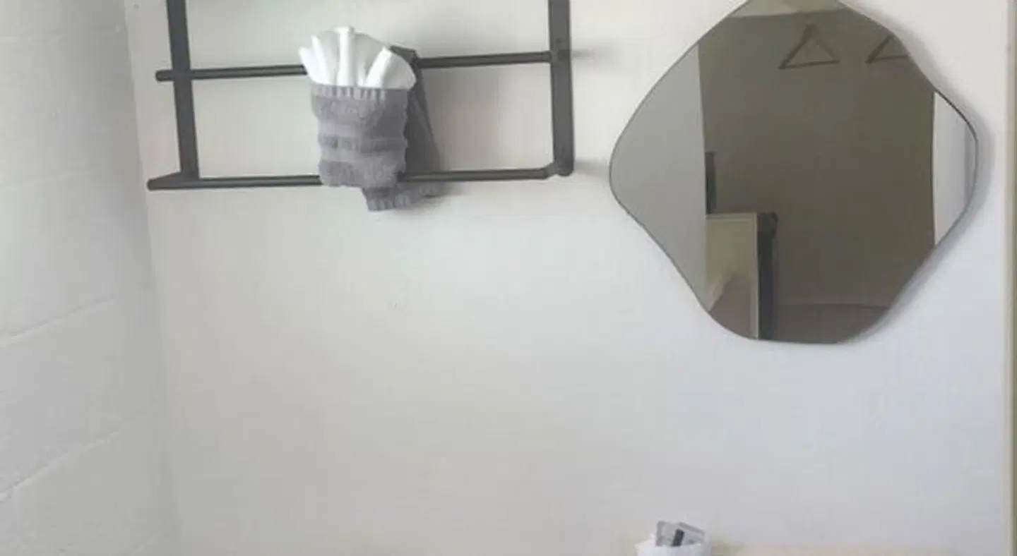 Brad's Desert Inn ROOM_EXAMPLE