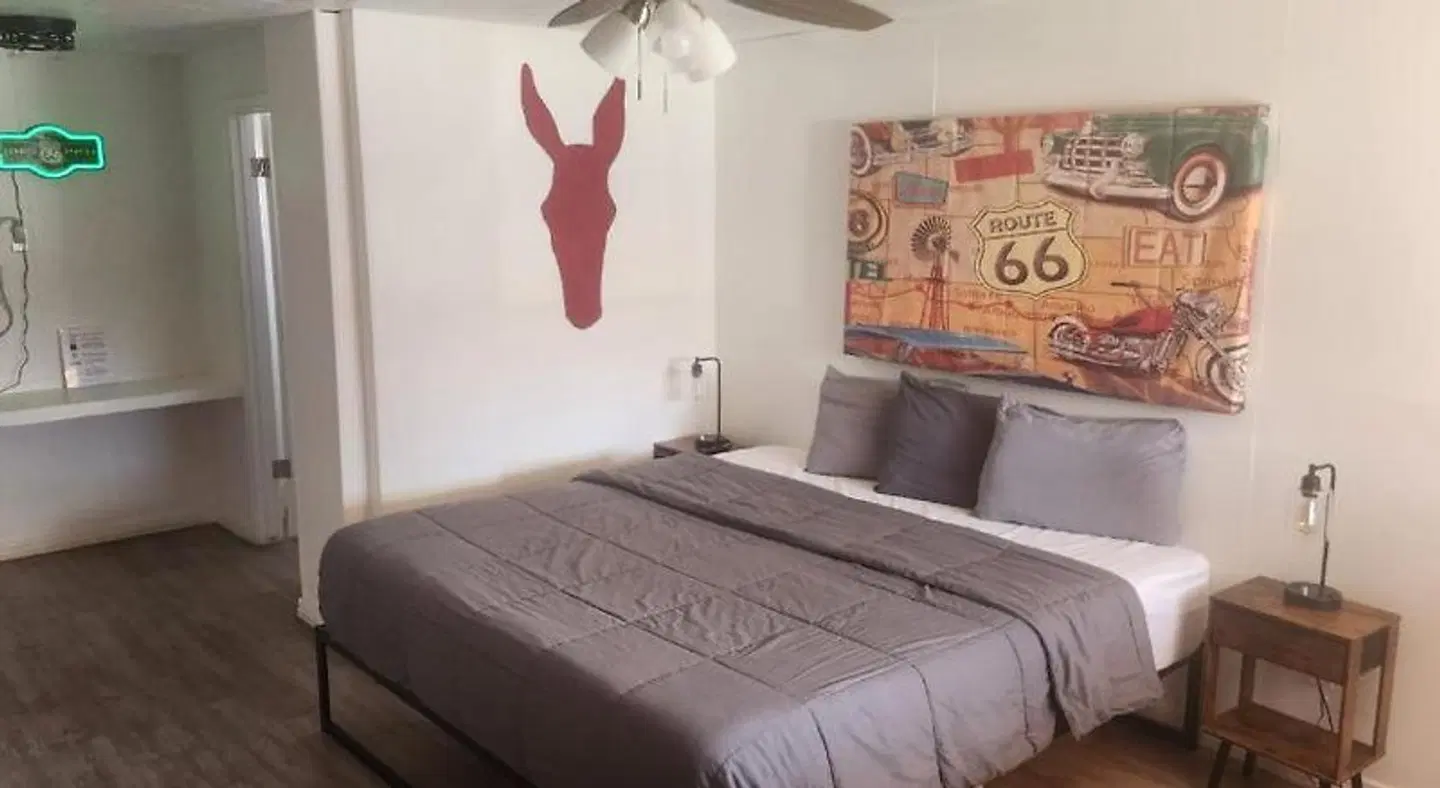 Brad's Desert Inn ROOM_EXAMPLE