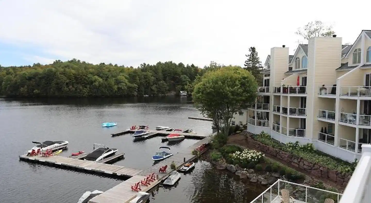 Muskoka Lakes Hotel and Resorts Strand