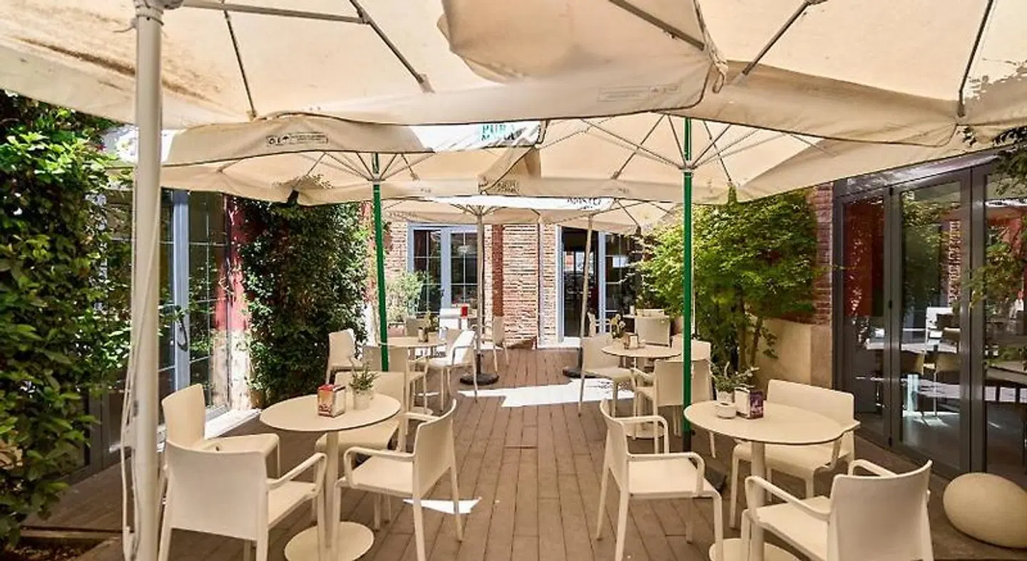 The Book Factory Hostel Terrasse