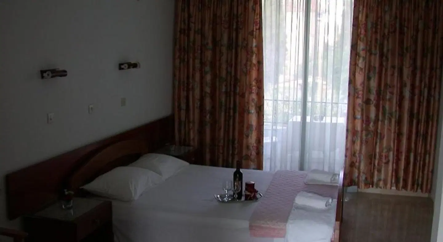 Yianna Studios ROOM_EXAMPLE