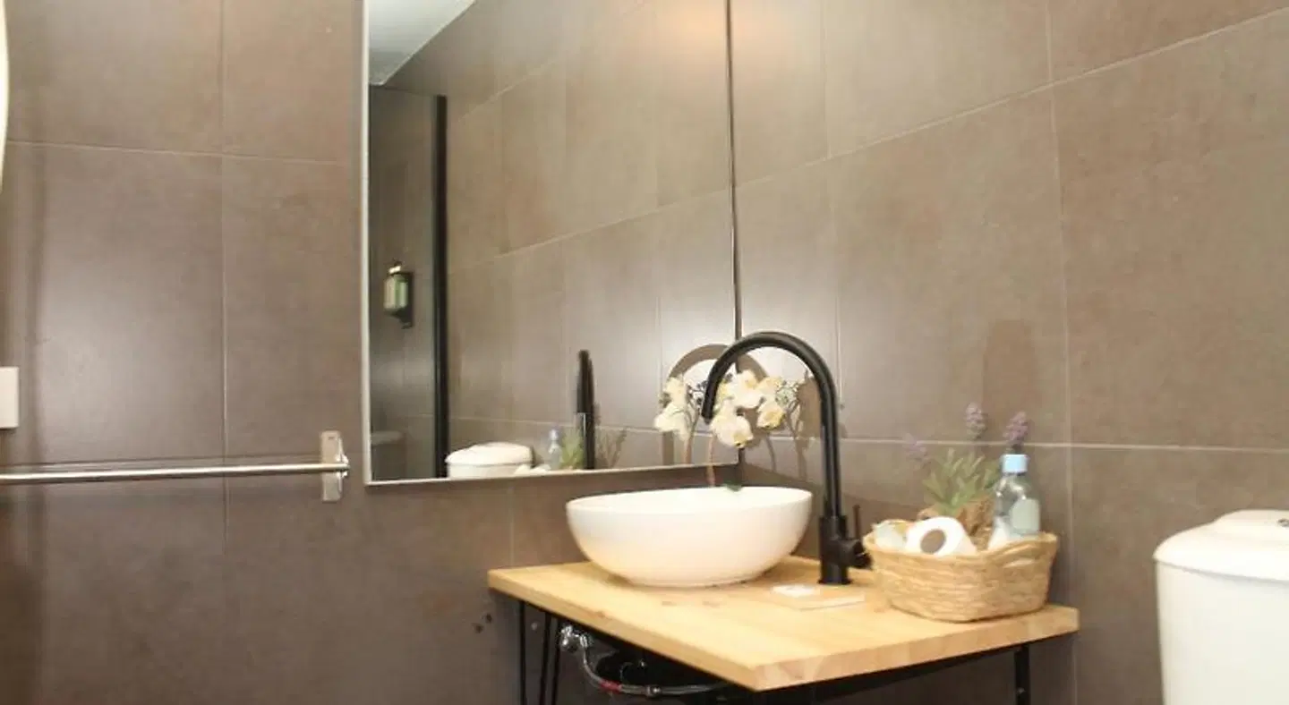 Ananda Beach Rooms Badezimmer