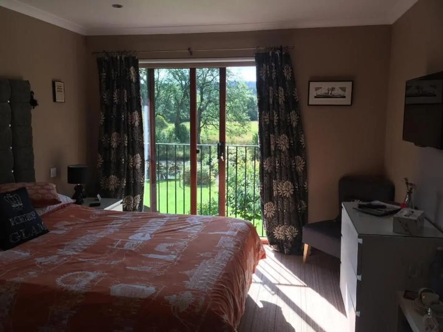 Riverside House ROOM_EXAMPLE