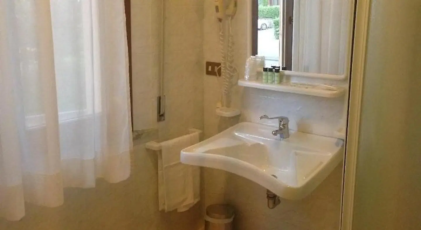 Villa Hotel Del Sole Badezimmer