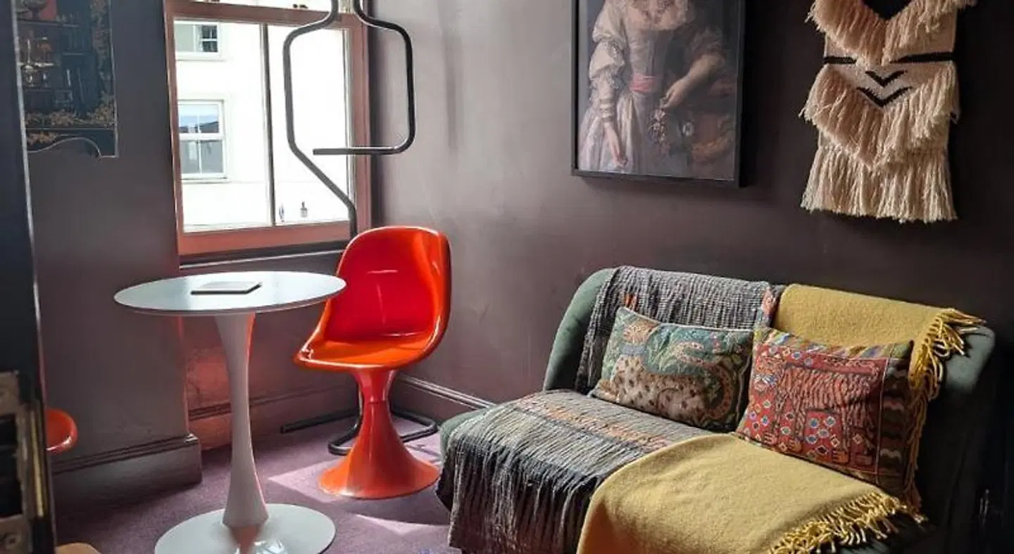 Number 18 ROOM_EXAMPLE