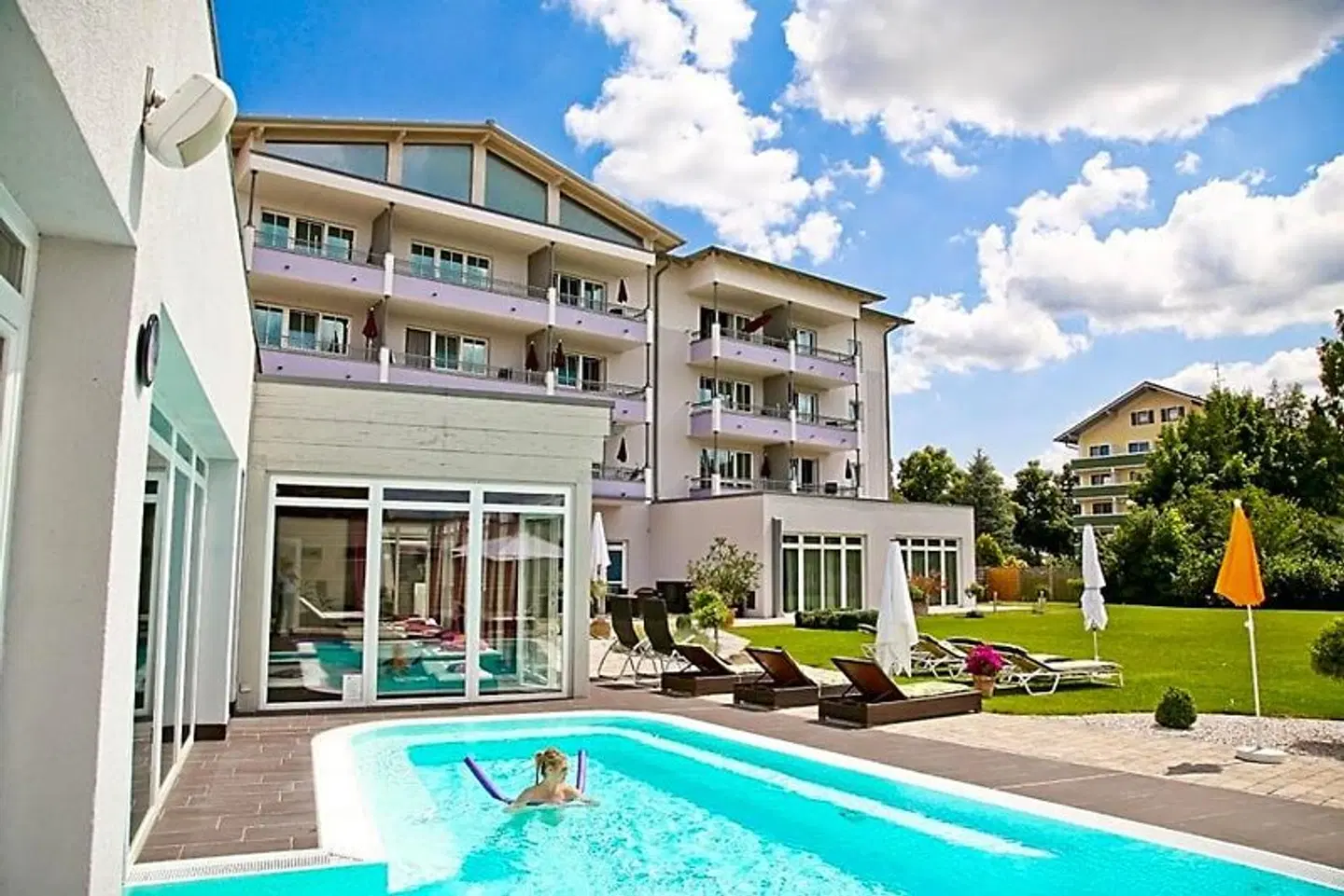Holzapfel EXTERIOR