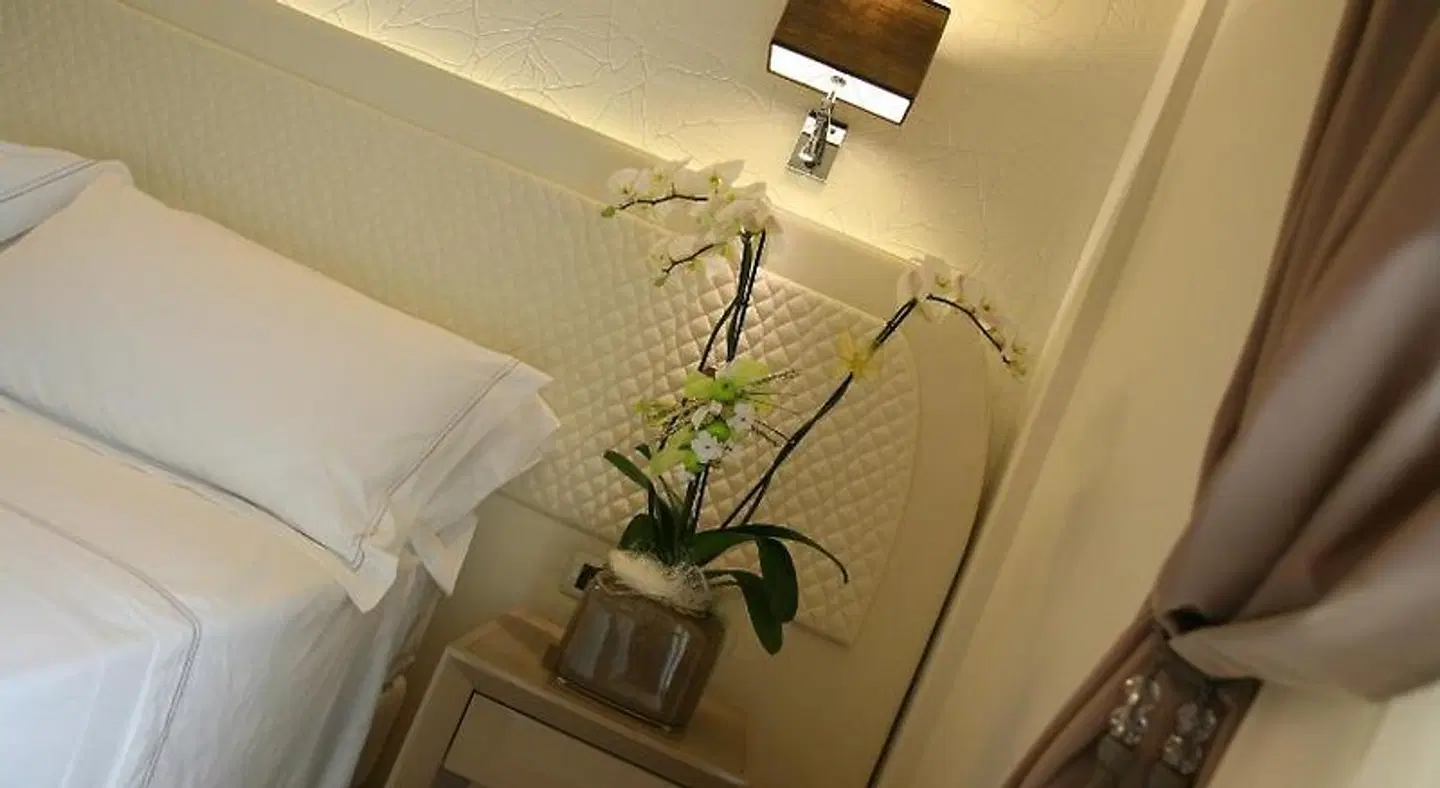 Alexander ROOM_EXAMPLE