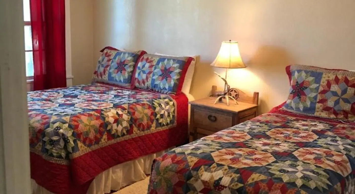 Sunset Inn and Suites ROOM_EXAMPLE
