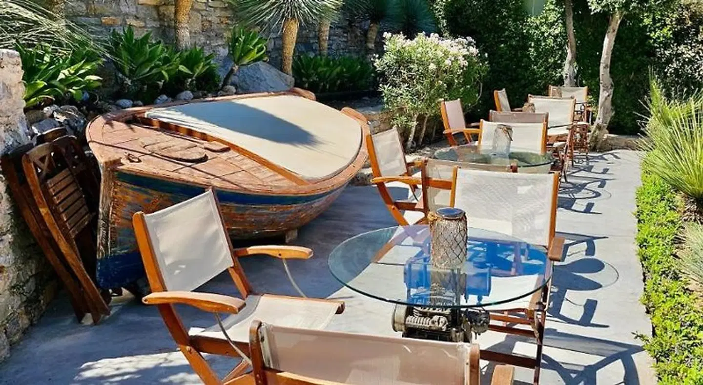 Niriides Hotel Apartments Terrasse