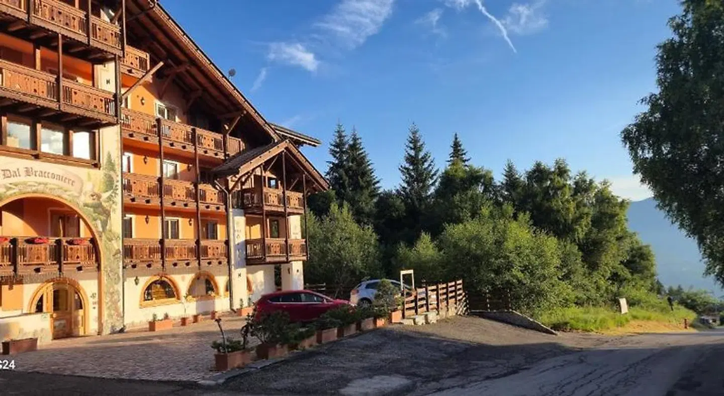 Hotel Dal Bracconiere EXTERIOR