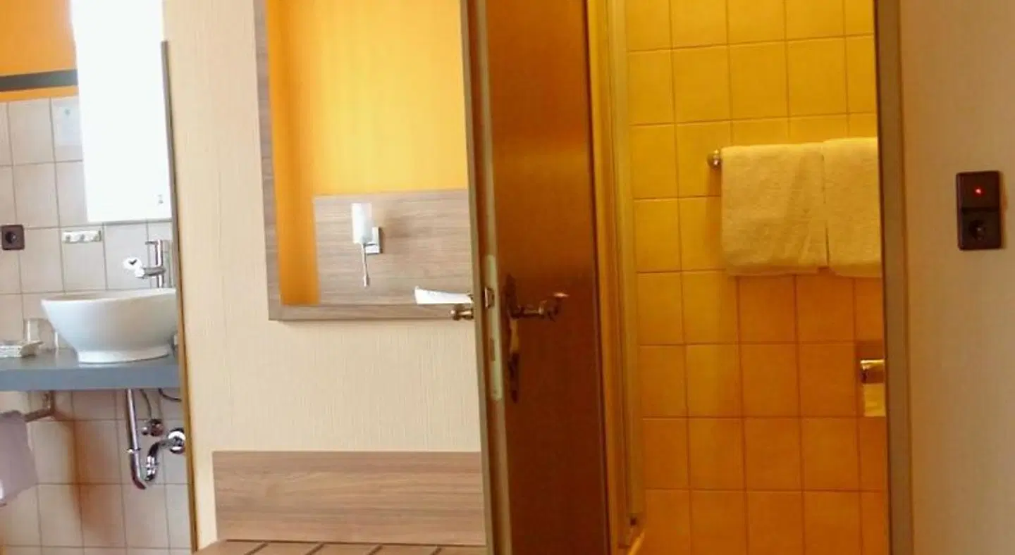 Zur Lindenau Badezimmer