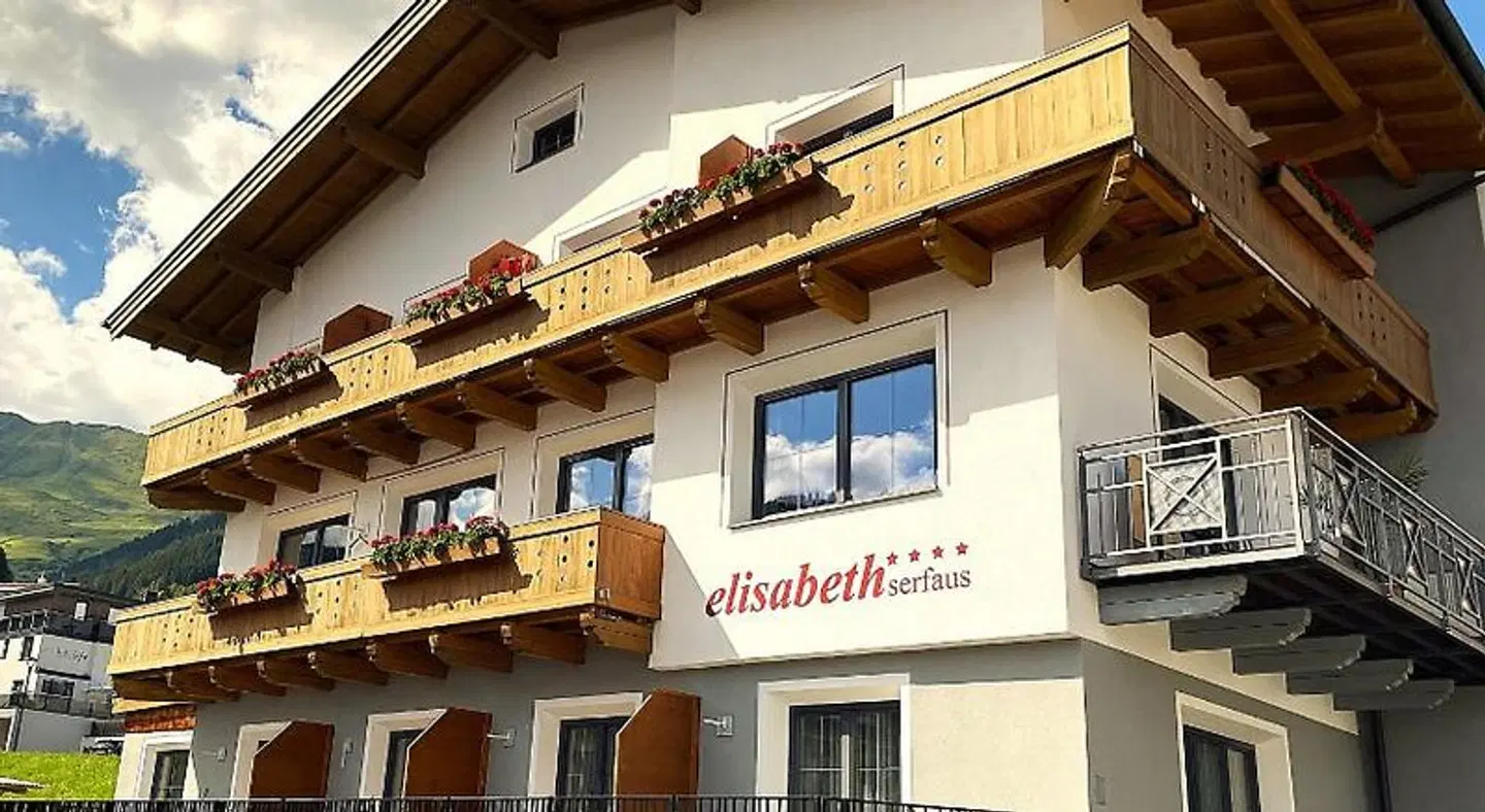Elisabeth EXTERIOR