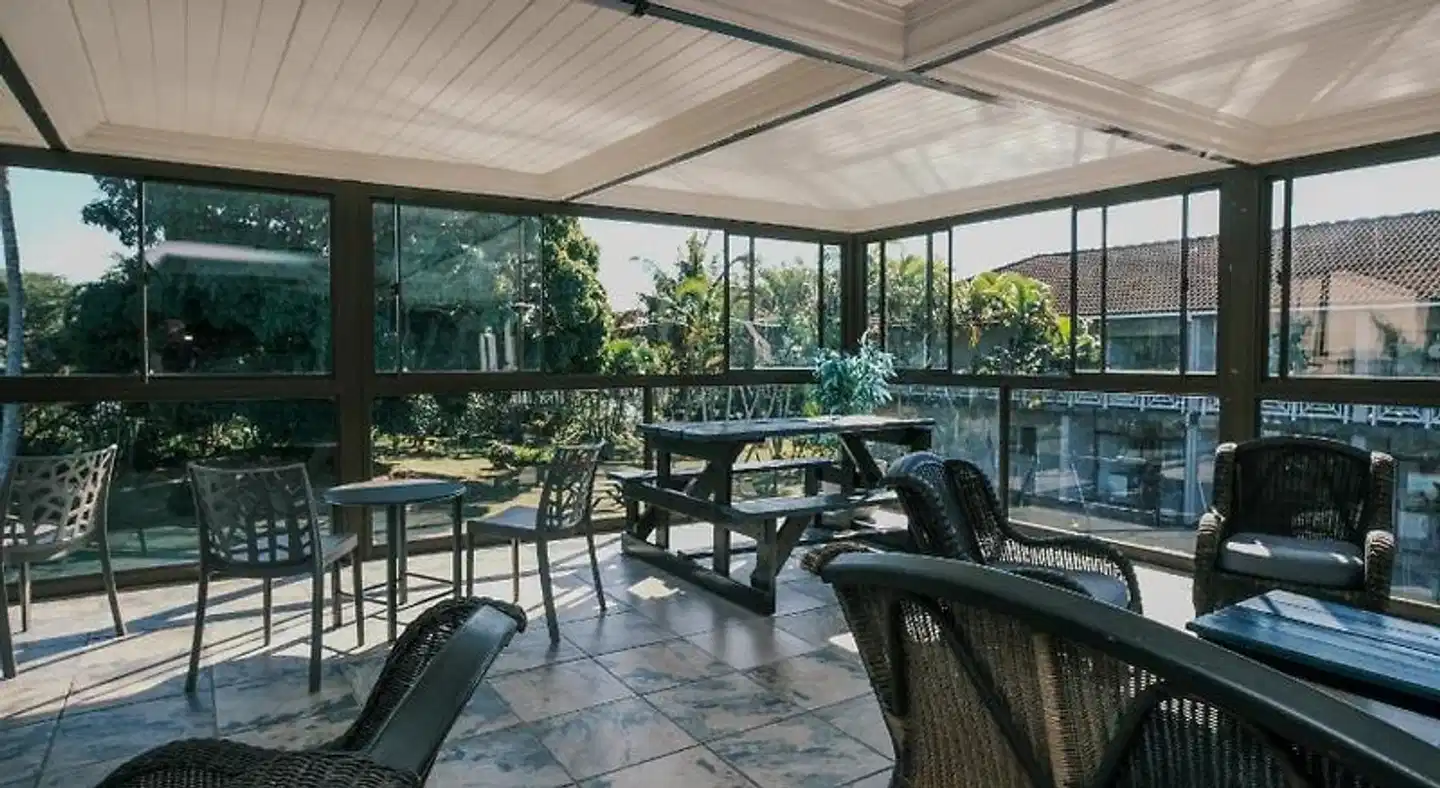 Elephant Lake Hotel Terrasse