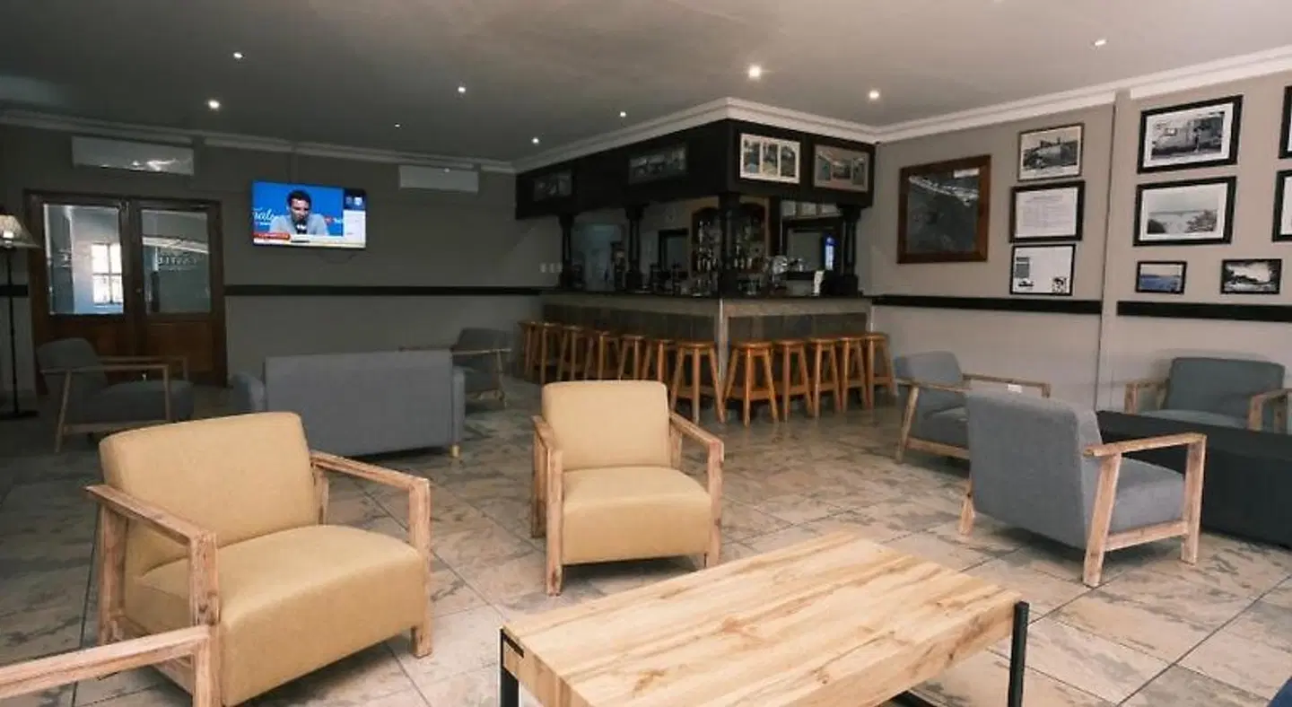 Elephant Lake Hotel Bar