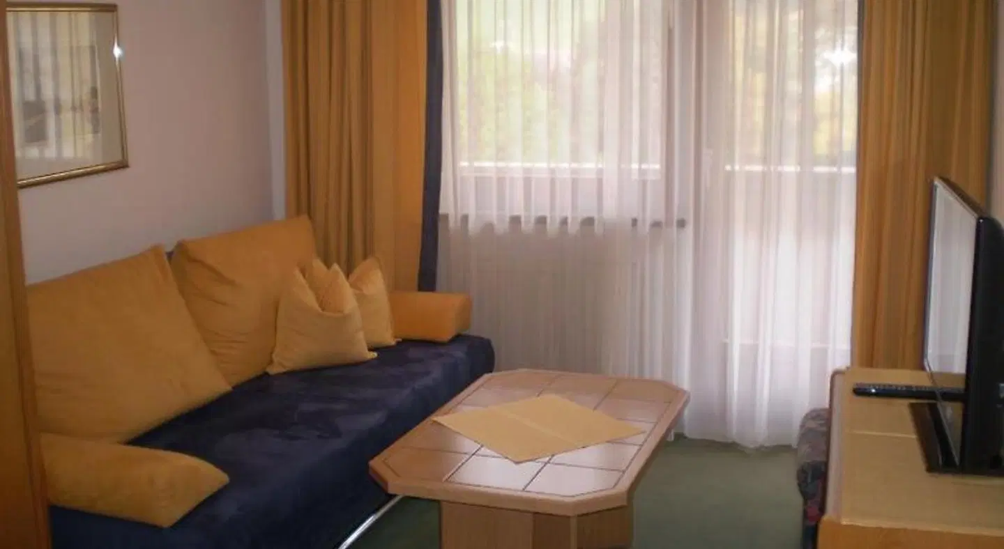Strasser ROOM_EXAMPLE