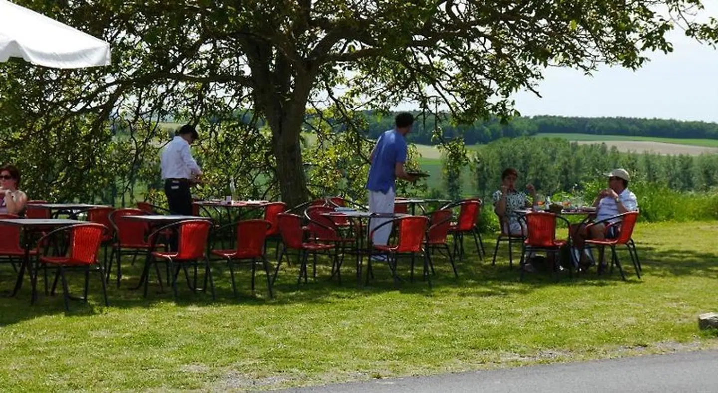 Logis Auberge de Crissay Garten